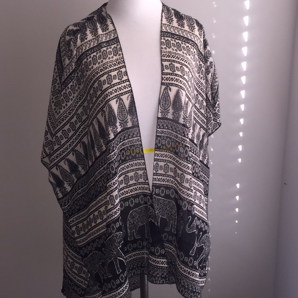 Live 4 Truth Black and ivory Kimono - Picture 3 of 6